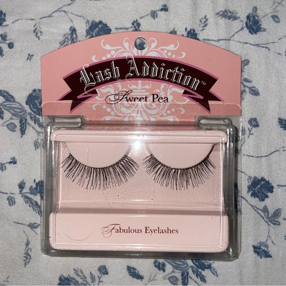 8 pairs of Lash Addiction False Eyelashes - Picture 3 of 3